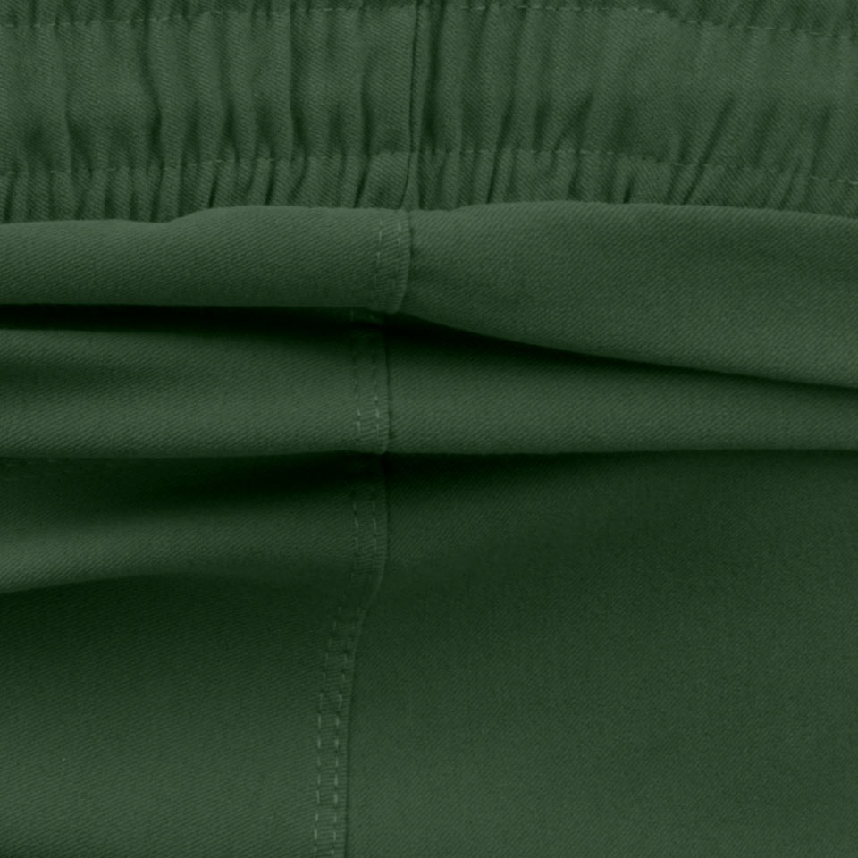 نمایی از بافت پارچه شلوارک مردانه سبز 00305038 - ریبون