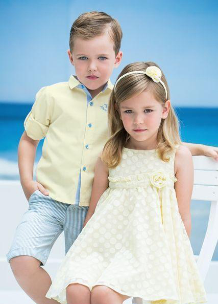 ست کردن لباس زرد دختر و پسر
