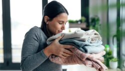 نحوه شستشو و نگهداری از لباس های پاییزی